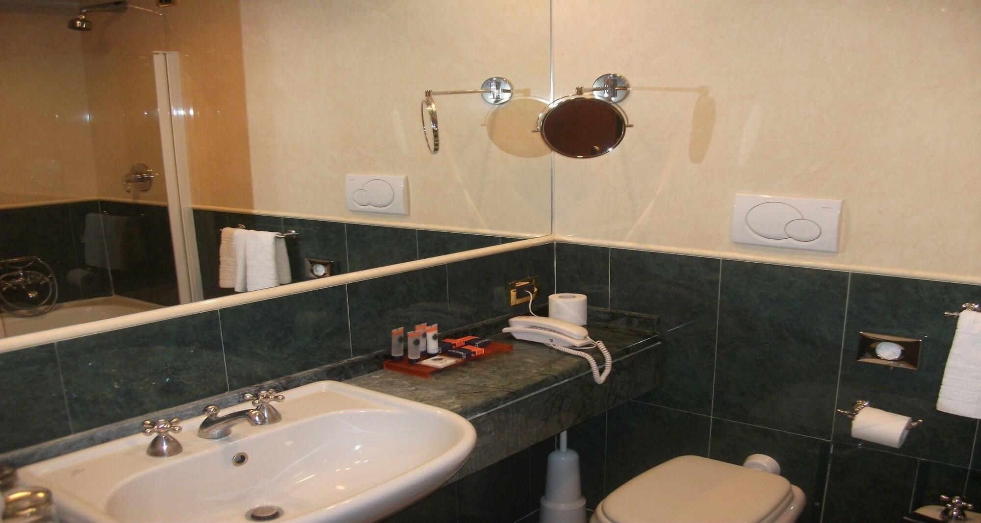 Cicerone Hotel Roma Esterno foto