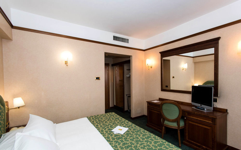 Cicerone Hotel Roma Esterno foto
