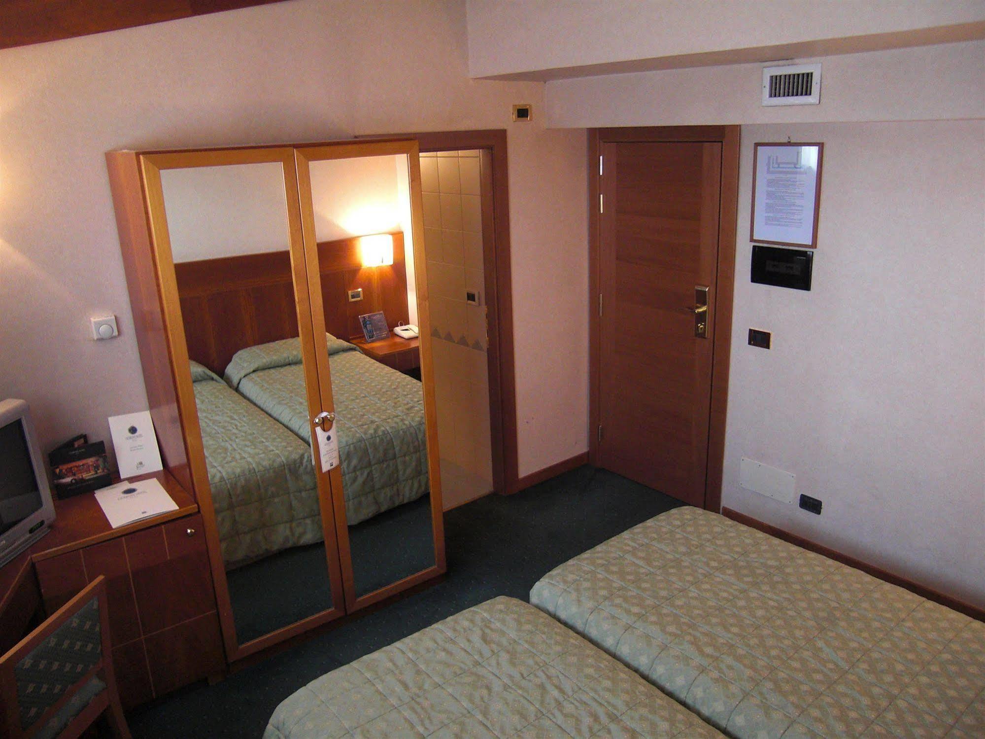 Cicerone Hotel Roma Esterno foto