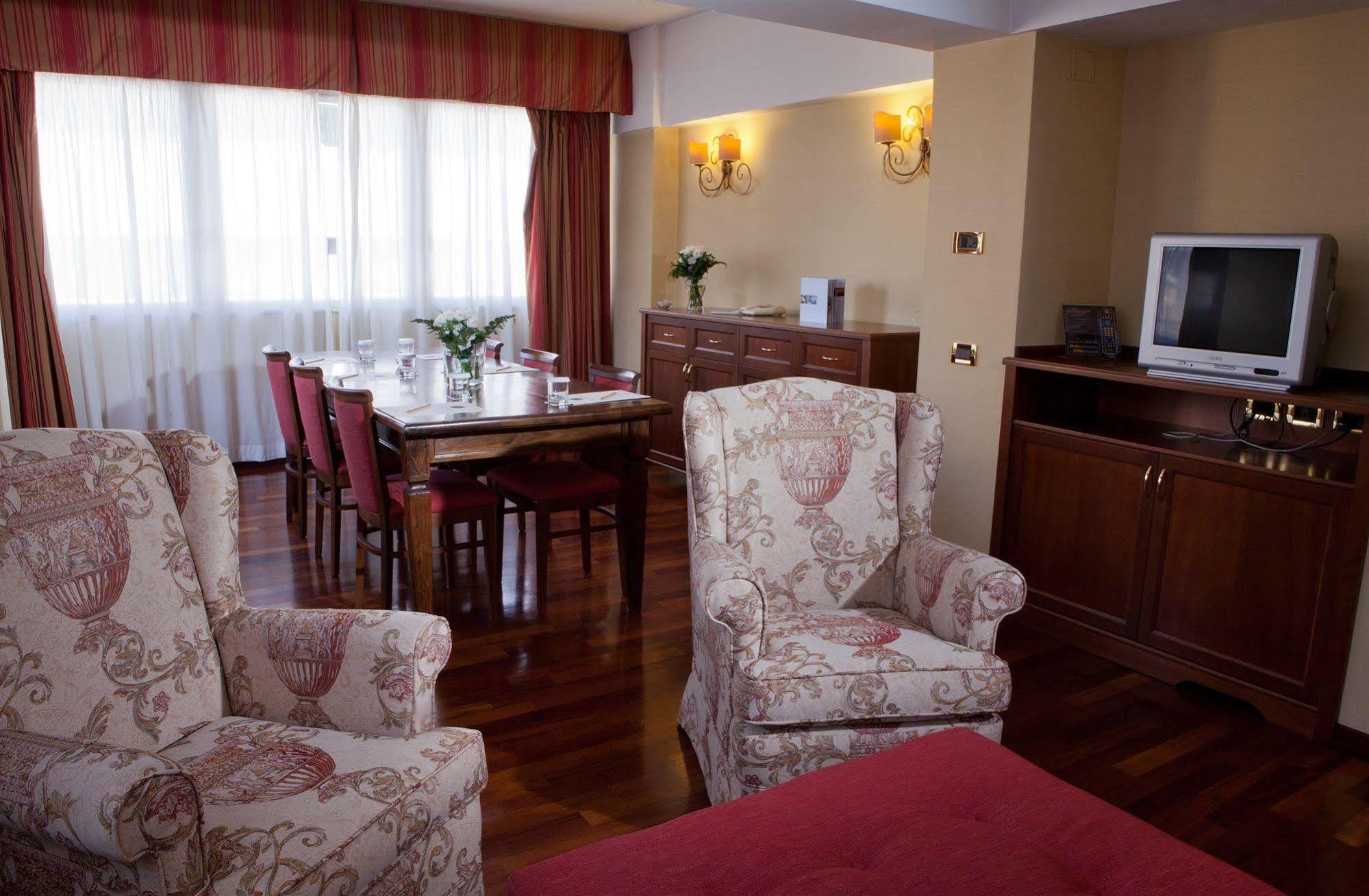 Cicerone Hotel Roma Esterno foto