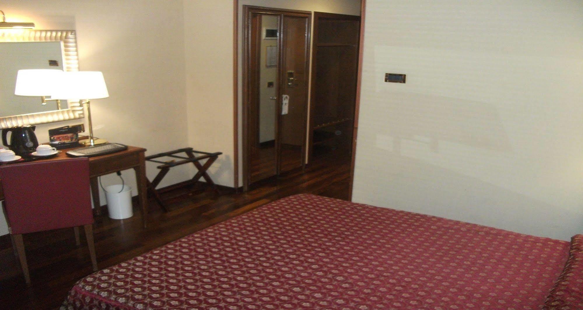 Cicerone Hotel Roma Esterno foto