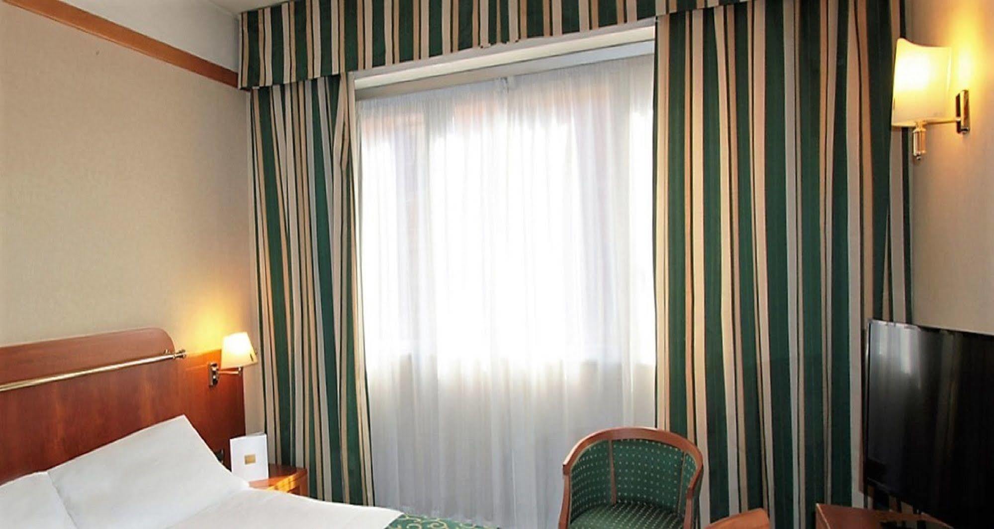 Cicerone Hotel Roma Esterno foto